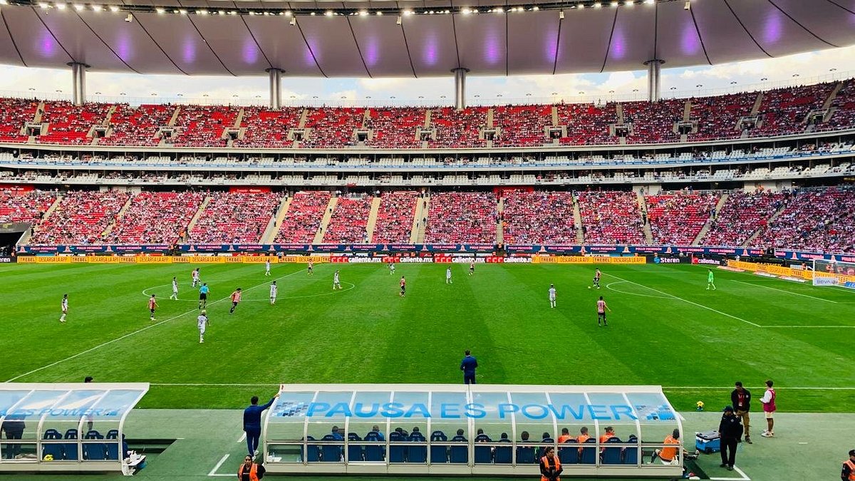 Estadio Akron — Match atmosphere